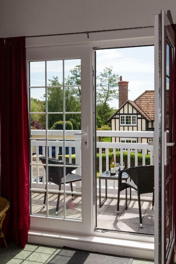 Lake Cottage - A Large Holiday Home In Thorpeness - Close To The Beach And The Meare - Aldeburgh Coastal Cottages المظهر الخارجي الصورة
